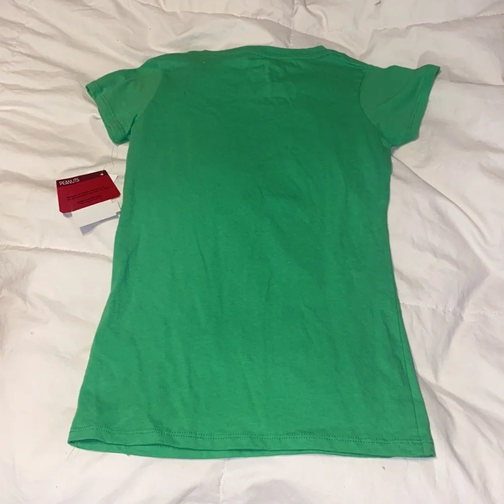 Peanuts Kelly, green Snoopy Christmas shirt size medium new with tags